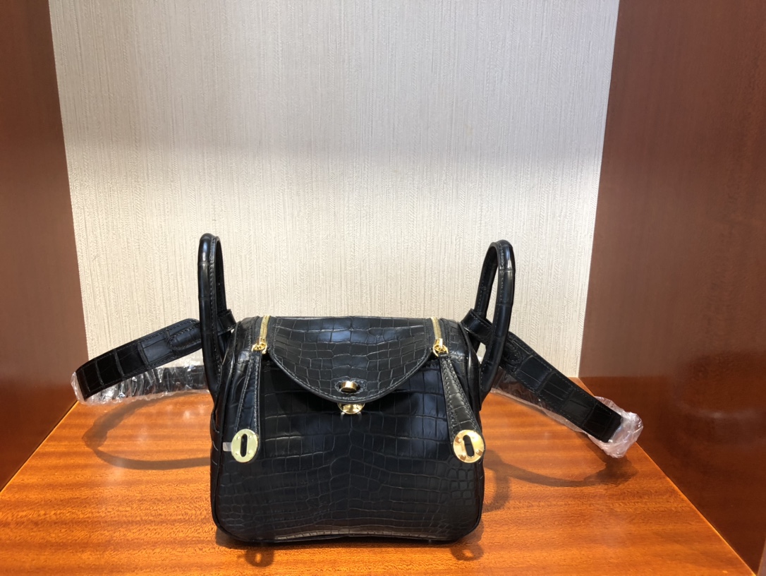 에르메스 미니 린디백 블랙 금장 악어가죽